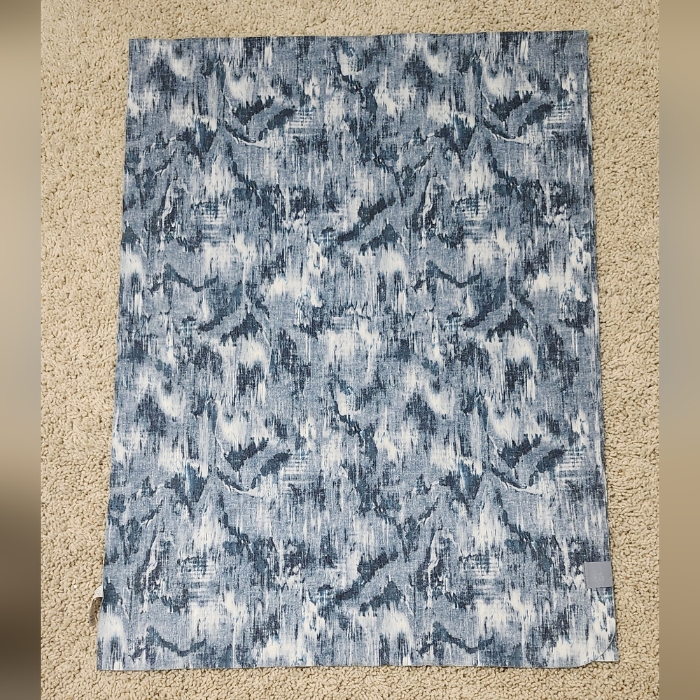 Lululemon hot yoga towel for mat